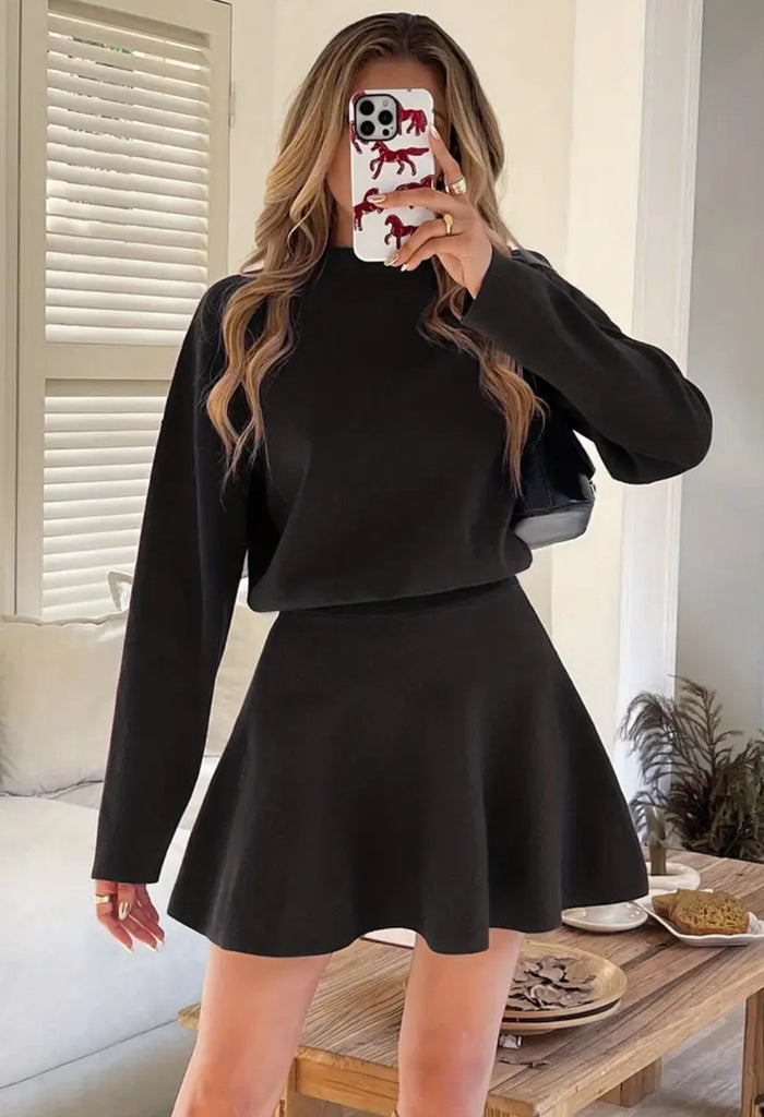 Long Sleeve High-Neck Pleated Knit Skirt