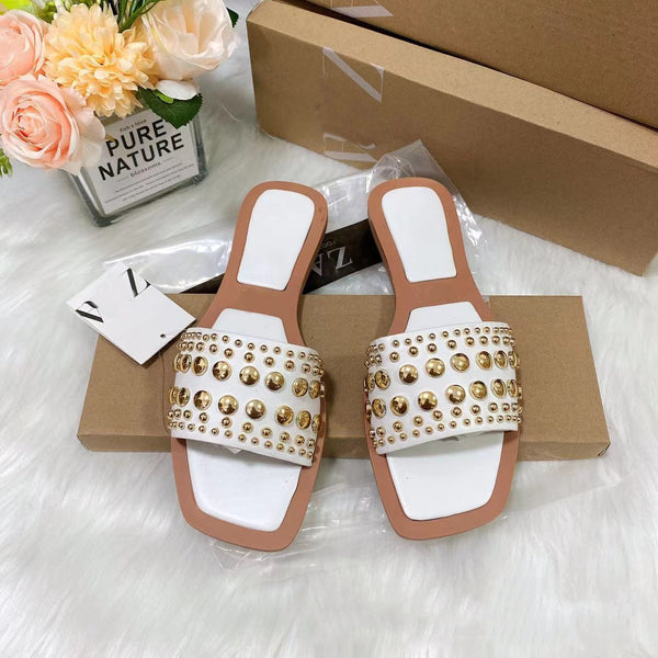 Studded Flat Slippers for Casual Summer Outings